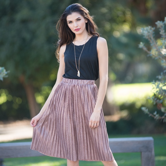 Pleated Metallic midi skirt - Picture 6 of 8